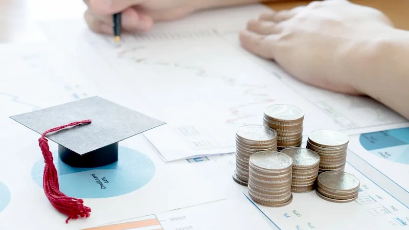 Maximizing Student Loan Refinancing: Eligibility and Savings Tips